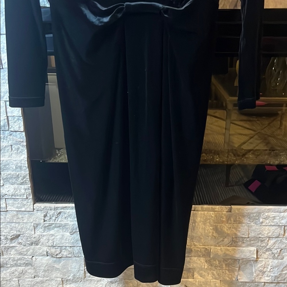 BCBGMaxAzria Black V-Neck Long Sleeve Velvet Cocktail Dress - Picture 9 of 11